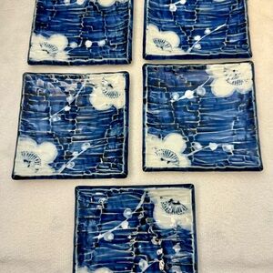 5/ Japanese blue and white floral-patterned square plate.